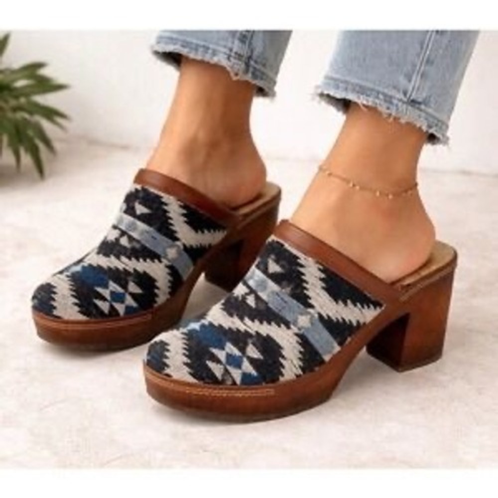 Korks Women 9M Blue Aztec Print Fabric Wood Platform Clog Mules KR0007954